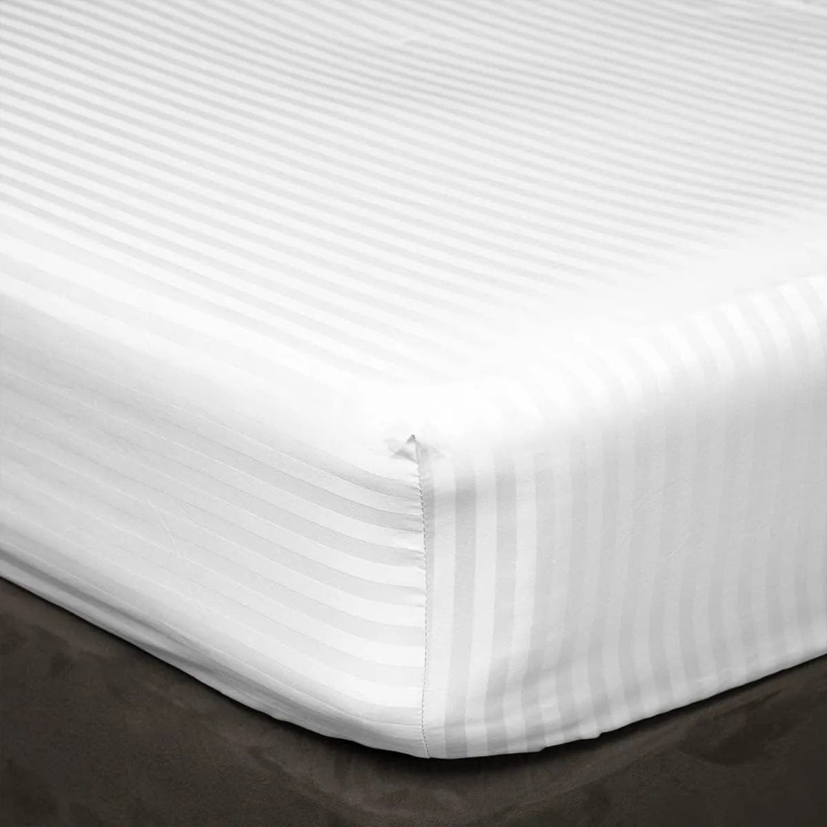 Bed Sheet Set of 5PCs, White Stripe,Full-XL Size, 1 Fitted Sheet (15"-16") Deep Pocket, 1 Flat Sheet, 1 Duvet Cover with Zipper and 2 Pillowcases, Pure Egyptian Cotton, 400 Thread Count.