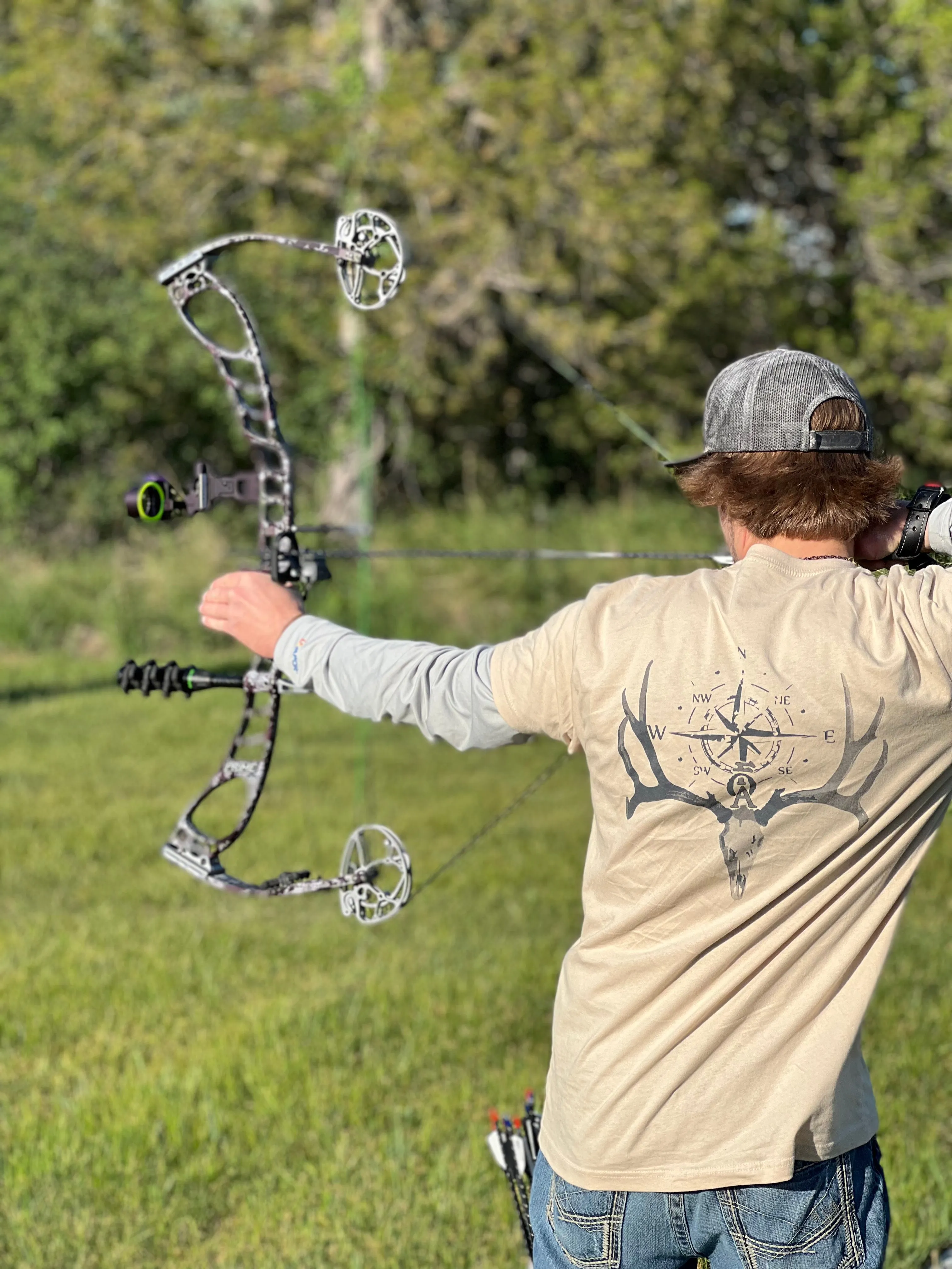 FLYOVER ARCHERY MULE DEER SKULL T-SHIRT
