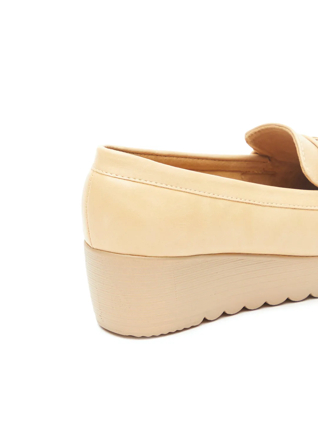 GOSSIP WOMENS BEIGE MOCCASINS
