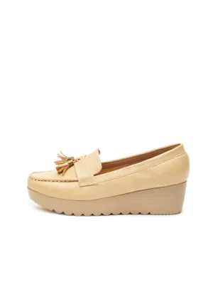 GOSSIP WOMENS BEIGE MOCCASINS