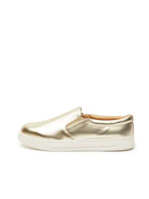 GOSSIP WOMENS GOLD MOCCASINS