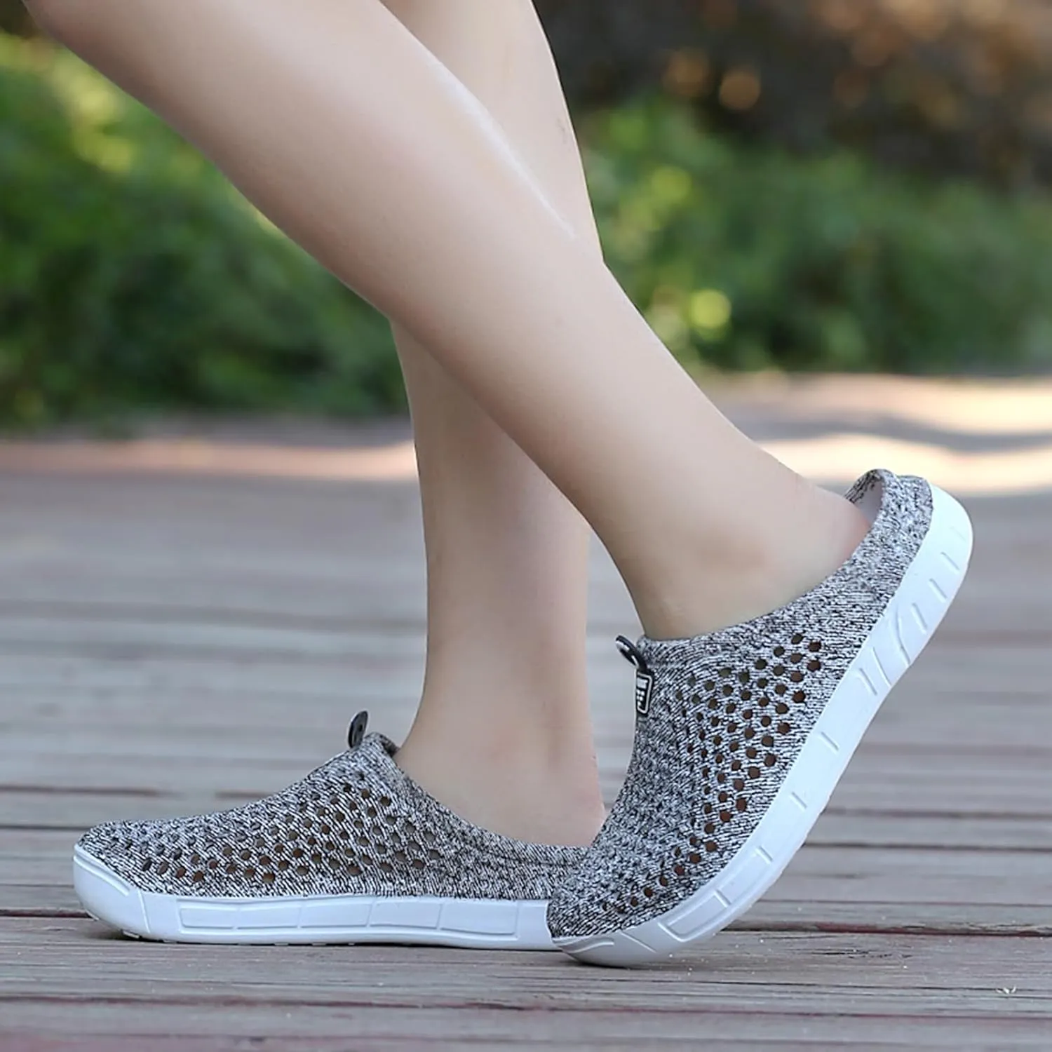 Women Garden Clog Shoes Mesh Hole Breathable Slippers Summer Indoor/Outdoor Beach Sandals Shower Footwear Water Shoes