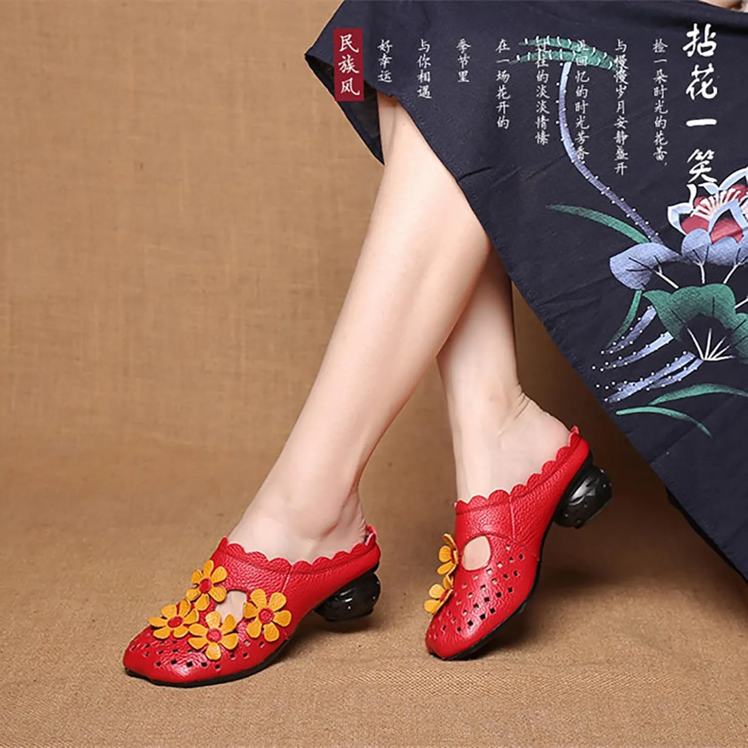 Women's Leather Retro Handmade Flower Hollow Out Chunky Heel Mules Slip-On Wide Closed Toe Comfort Low Block Heel Slide Sandals Casual Non-Slip Backless Heel Loafers for Summer Outdoor